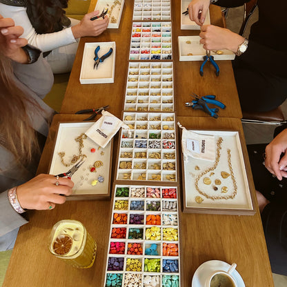 Atelier créatif de fabrication de bijoux avec des breloques 3